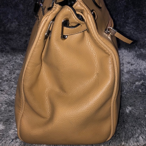 Light beige & Silver hardware lock & key handbag - Picture 8 of 8